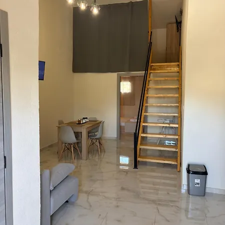 Doukas Loft * ني كارفالي