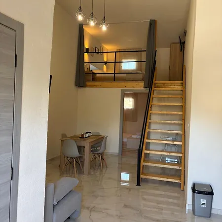 Doukas Loft Apartamento *