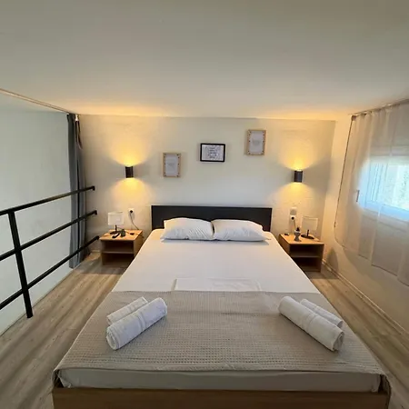 Doukas Loft * ني كارفالي